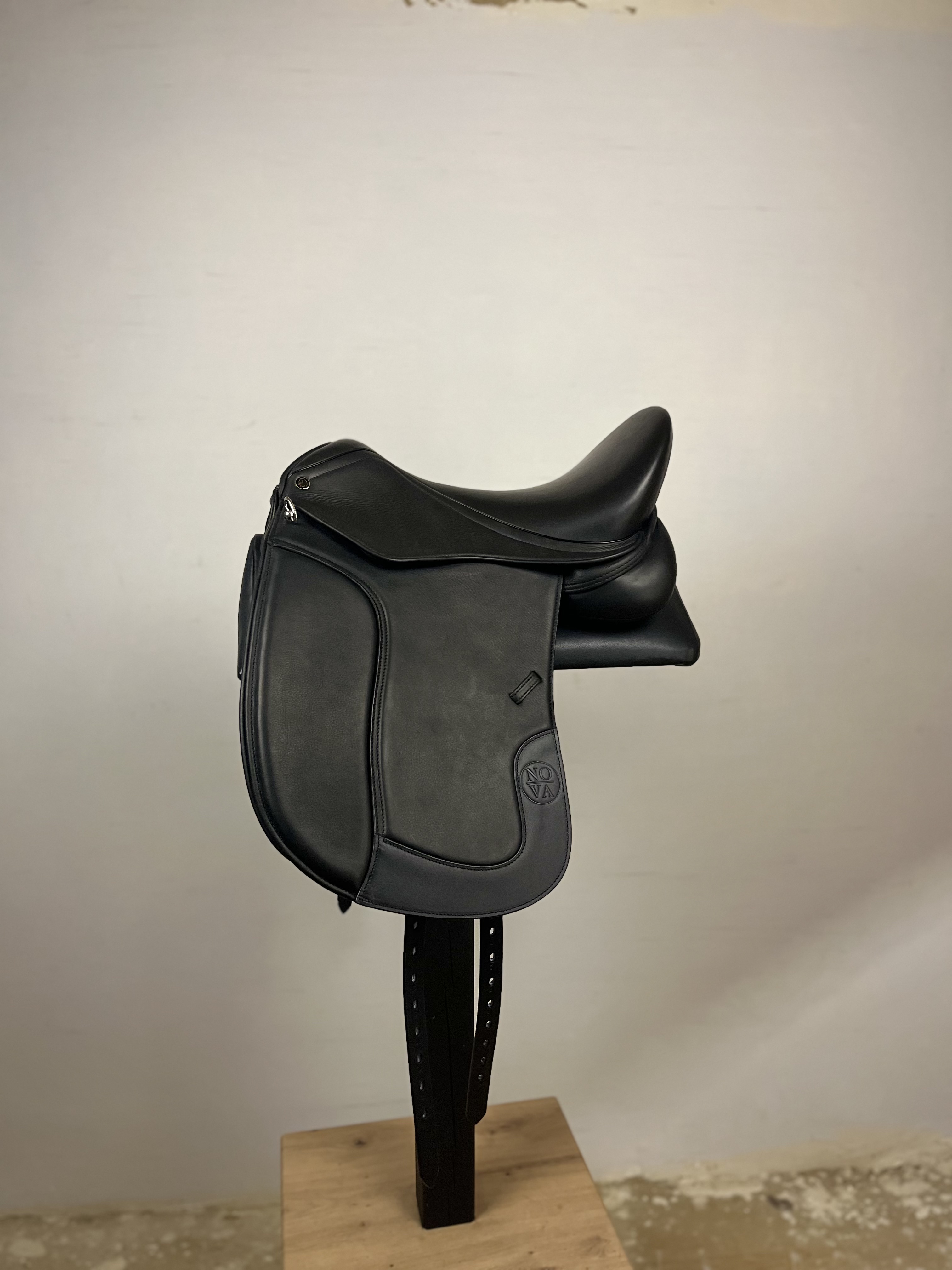 Nova Contour – Dressursattel – Bild 1 von 1